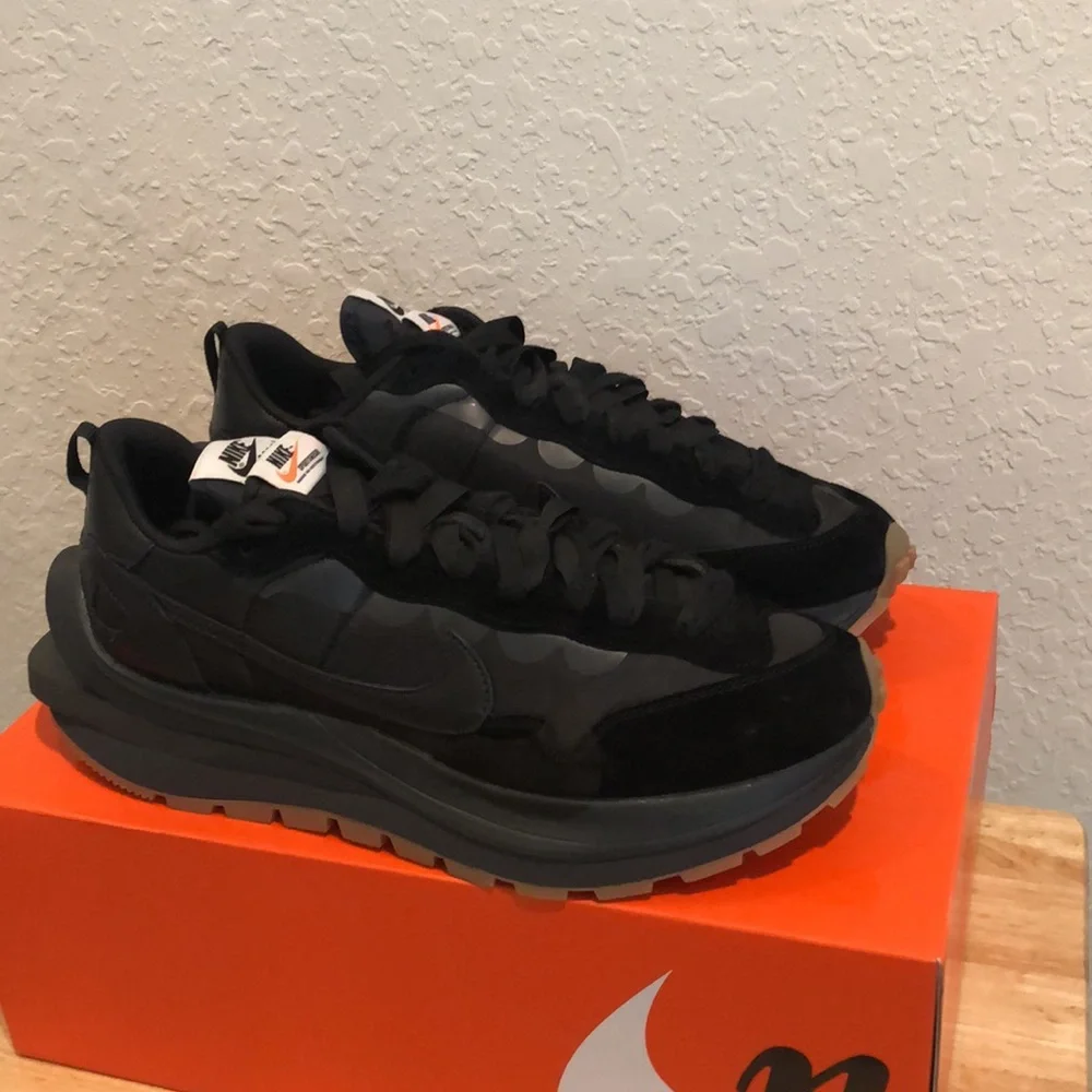 NIKE VAPORWAFFLE SACAI ‘BLACK GUM’ SNEAKERS - Picture 4 of 13